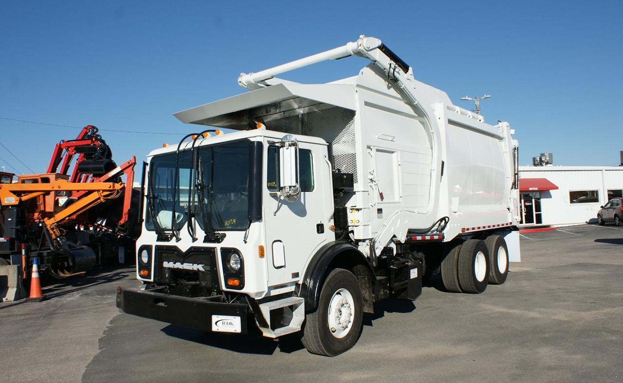 2016 Mack MRU 613 40 Yard Heil Front Loader Garbage Truck