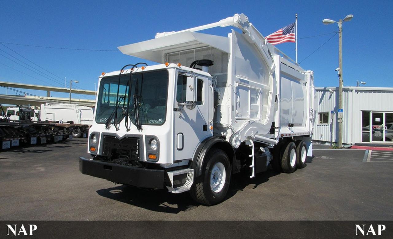 2016 Mack MRU613 36 Yard Mc Neilus Front Loader Garbage Truck