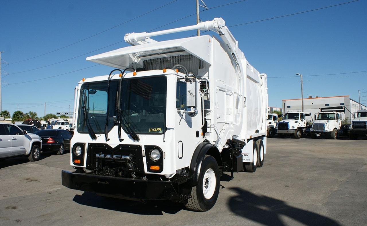 2016 Mack MRU613 36 yard McNeilus Front Loader Garbage Truck
