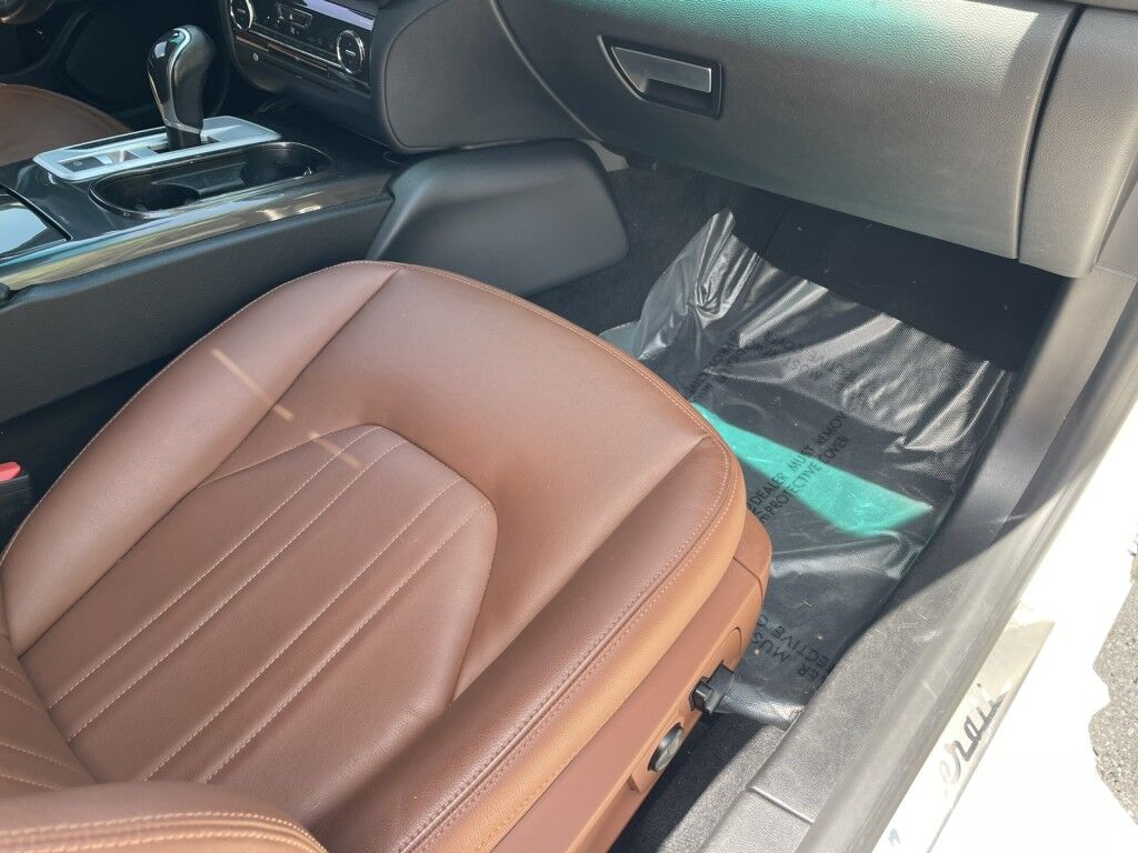 2016 Maserati Ghibli CLEAN CAR-FAX~ONLINE FINANCE~FRONT BUCKETS SEATS~NAVIGATION~REARVIEW CAMERA Sarasota FL