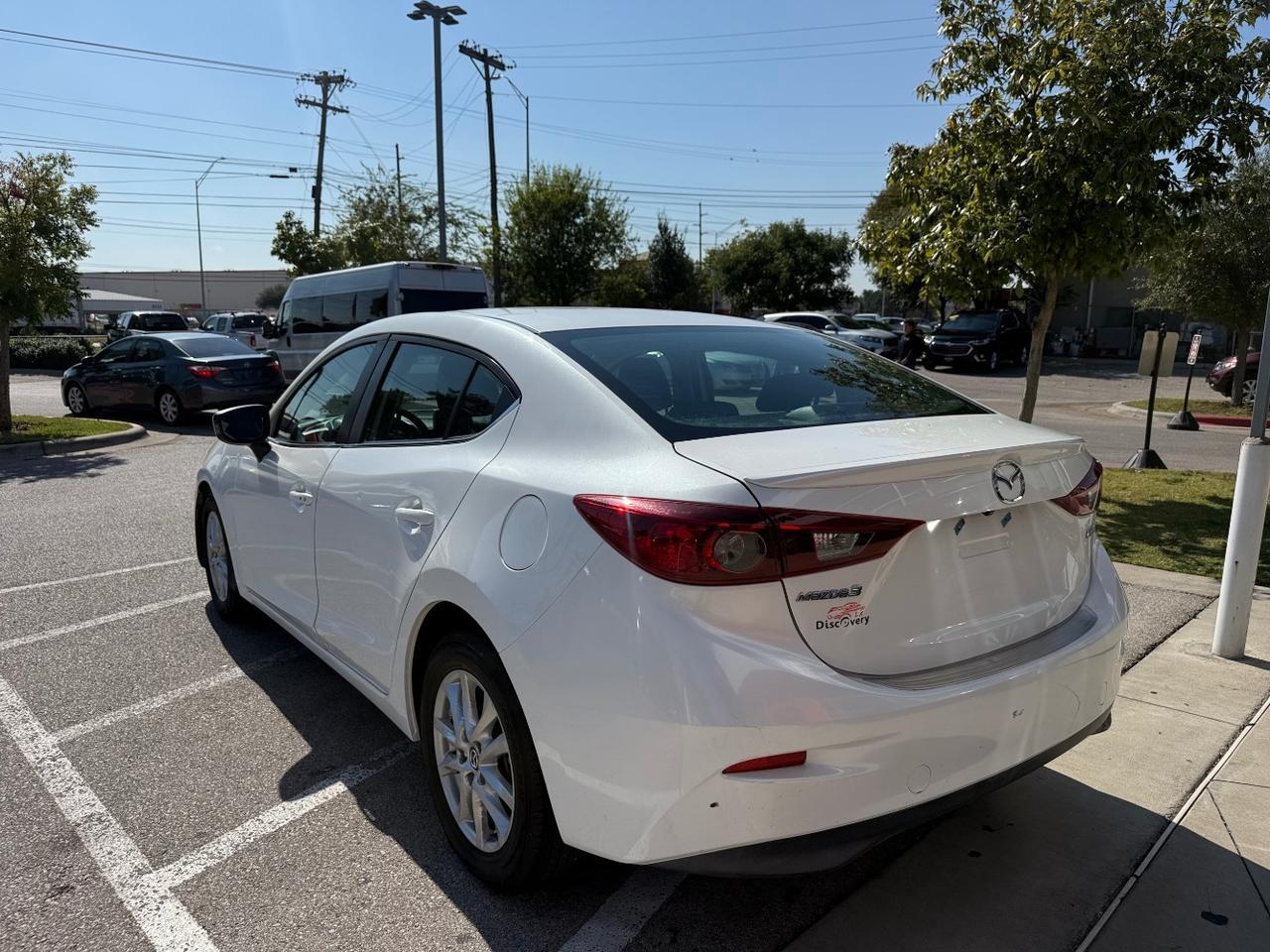 2016 Mazda MAZDA3 i Touring AT 4-Door