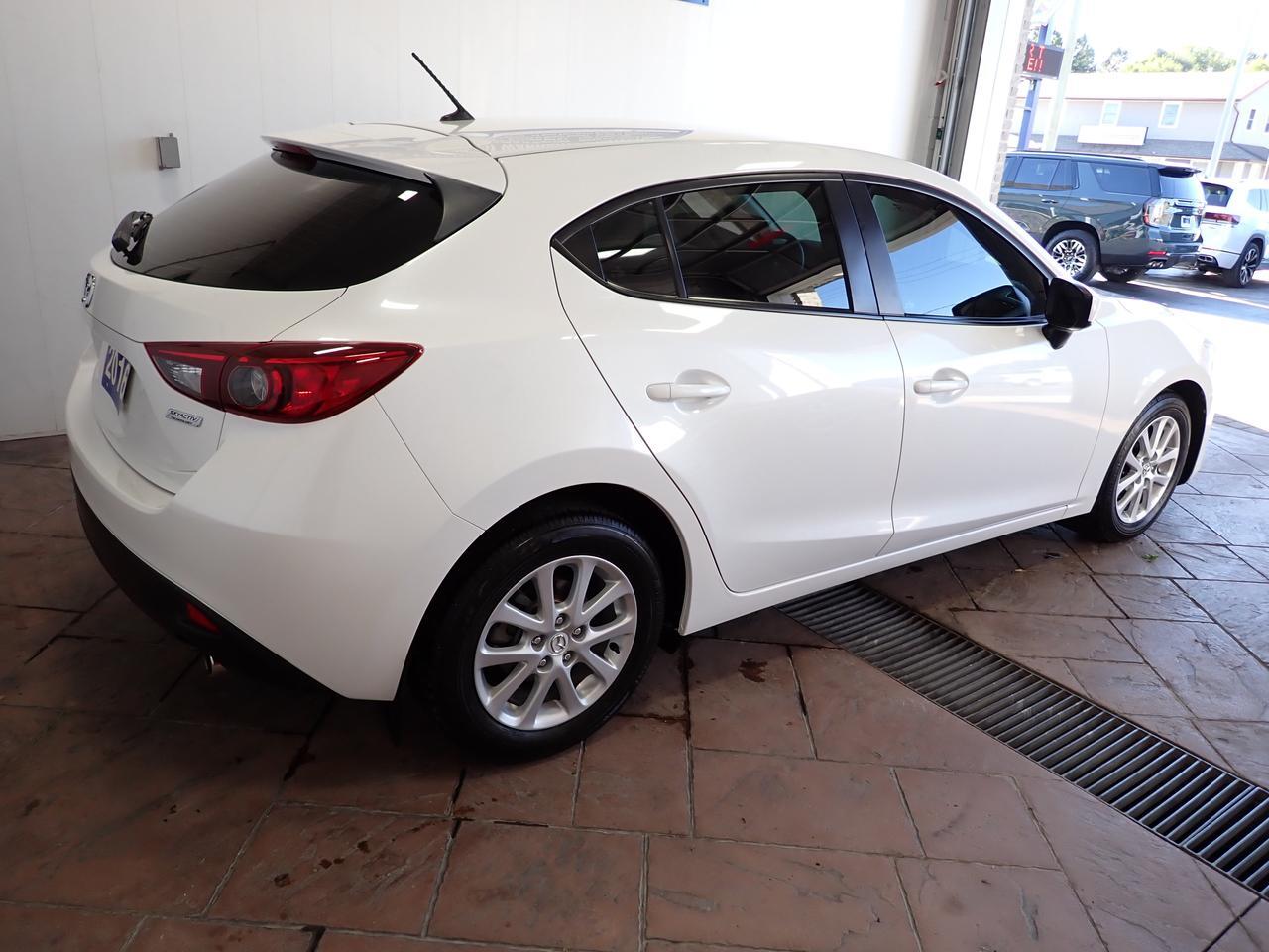 2016 Mazda Mazda3 GX 4DR HATCHBACK SPORT *MANUAL* Listowel ON
