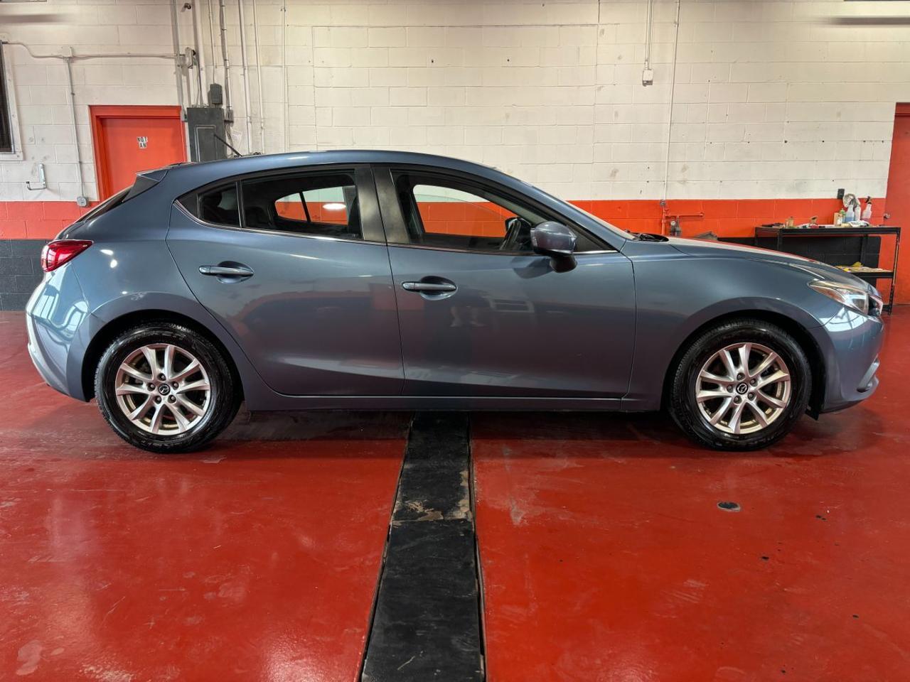 2016 Mazda Mazda3 Hatchback i Sport