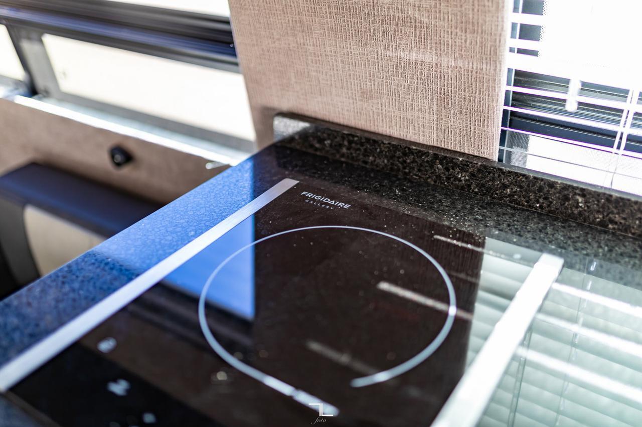 2016 Mercedes-Benz 2500 4x4 Road Trek Agile SS Diesel Red Deer AB