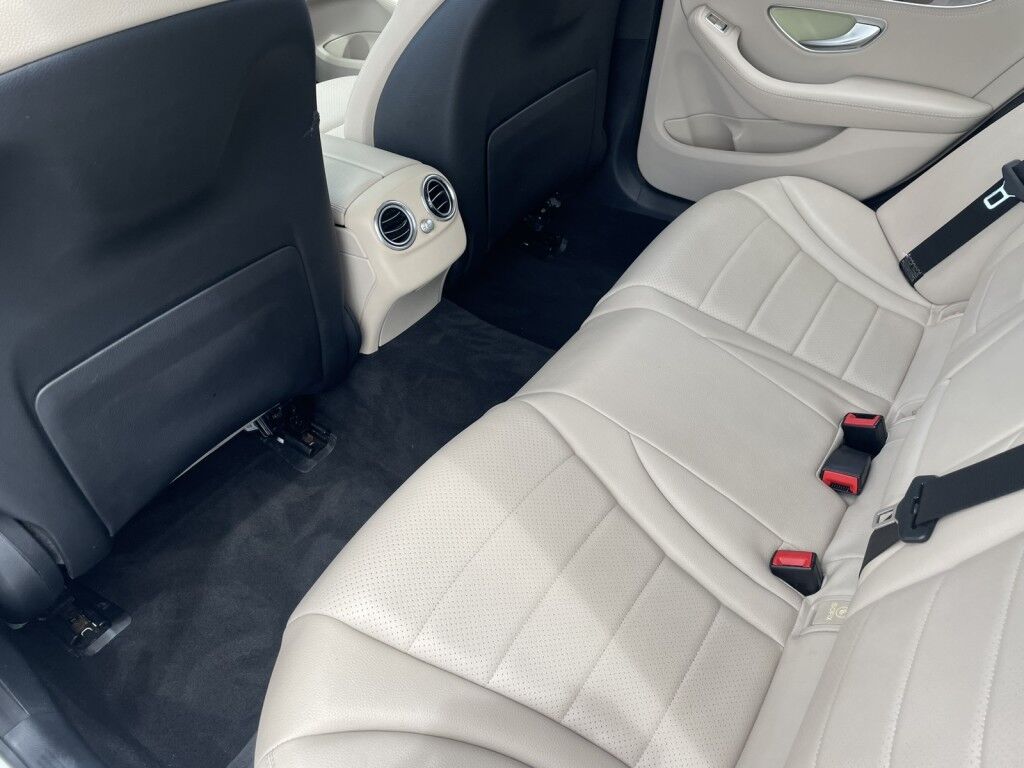 2016 Mercedes Benz C 300 Sport photo 11