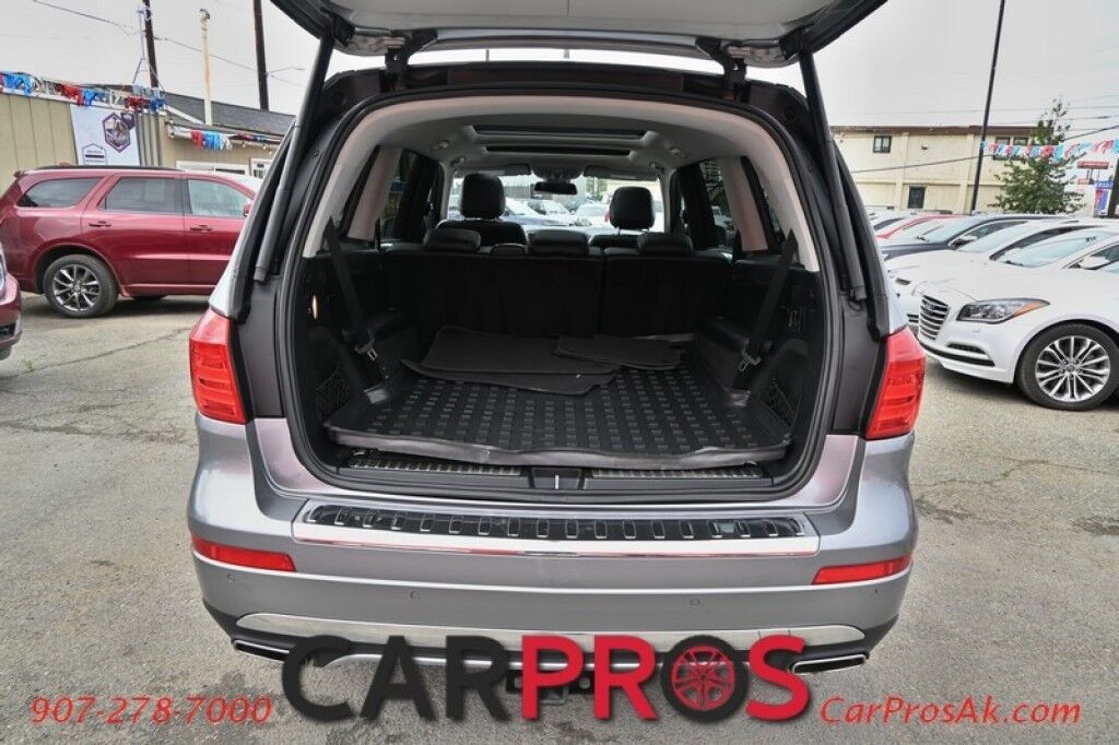 2016 Mercedes-Benz GL 450 Premium Package - All Wheel Drive - Front / Rear Heated Leather Seats - Panoramic Sunroof - Harman/Kardon Speakers - 3rd Row Seating - Tow Package - Bi-Xenon Headlights - Blind Spot Assist Anchorage AK