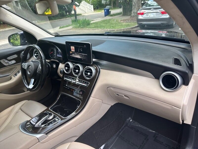 2016 Mercedes-Benz GLC 300 4MATIC w/ Premium and Multimedia Packages Arlington VA