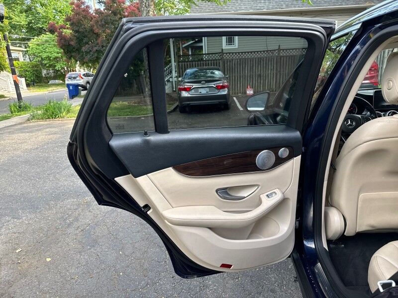 2016 Mercedes-Benz GLC 300 4MATIC w/ Premium and Multimedia Packages Arlington VA