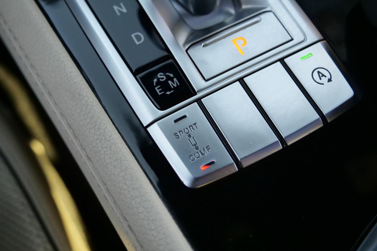 2016 Mercedes-Benz SL 550 Roadster / Magic Sky Control Roof / Massage Seats! Lincolnton NC