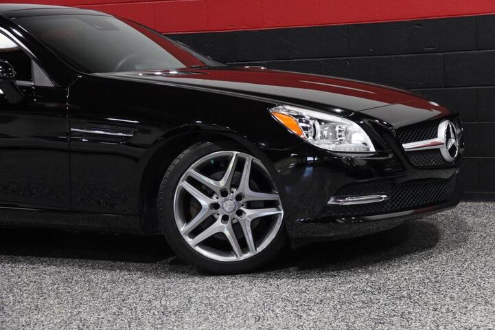 2016 Mercedes Benz SLK 300 photo 3