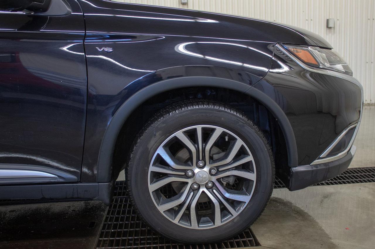 2016 Mitsubishi Outlander AWD GT LEATHER ROOF NAV Red Deer AB