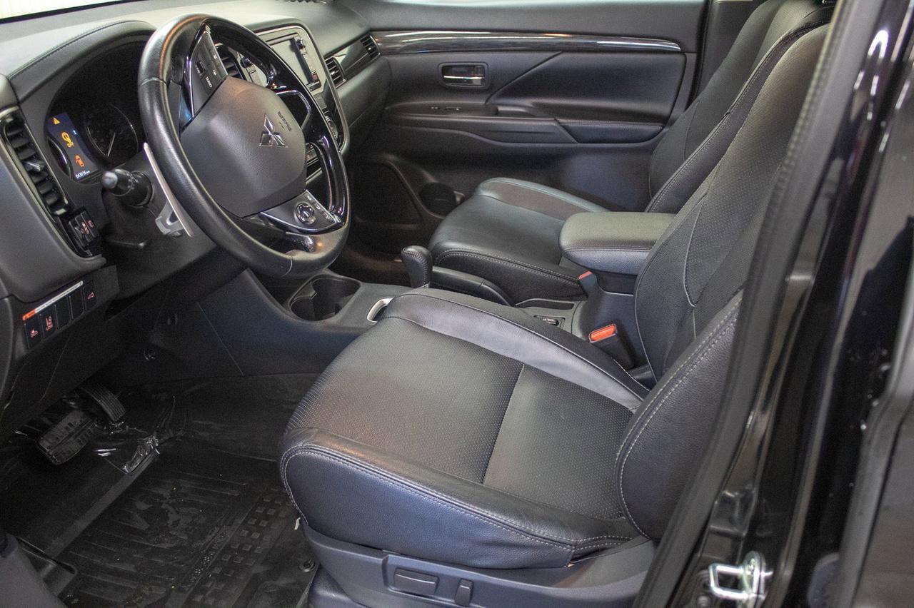 2016 Mitsubishi Outlander AWD GT LEATHER ROOF NAV Red Deer AB