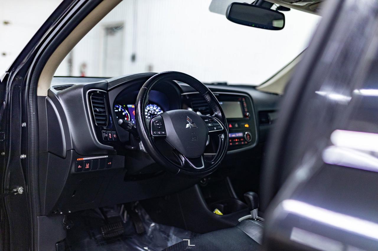 2016 Mitsubishi Outlander AWD GT Leather Roof BCam Red Deer AB