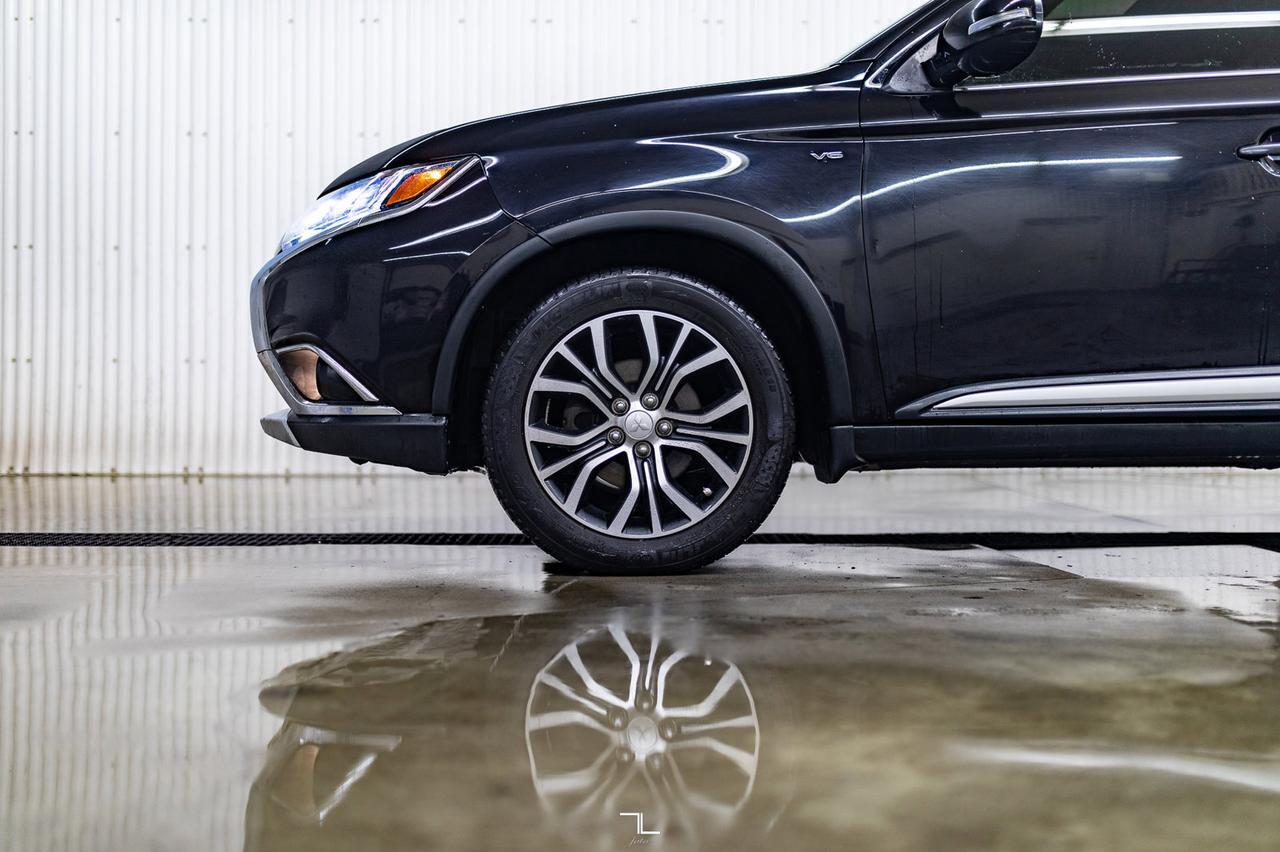 2016 Mitsubishi Outlander AWD GT Leather Roof BCam Red Deer AB