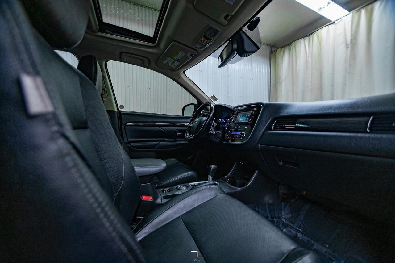 2016 Mitsubishi Outlander AWD GT Leather Roof BCam Red Deer AB