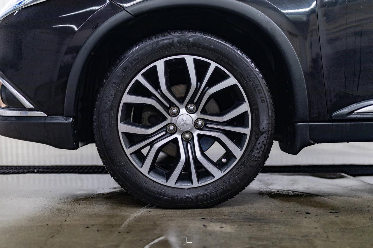 2016 Mitsubishi Outlander AWD GT Leather Roof BCam Red Deer AB