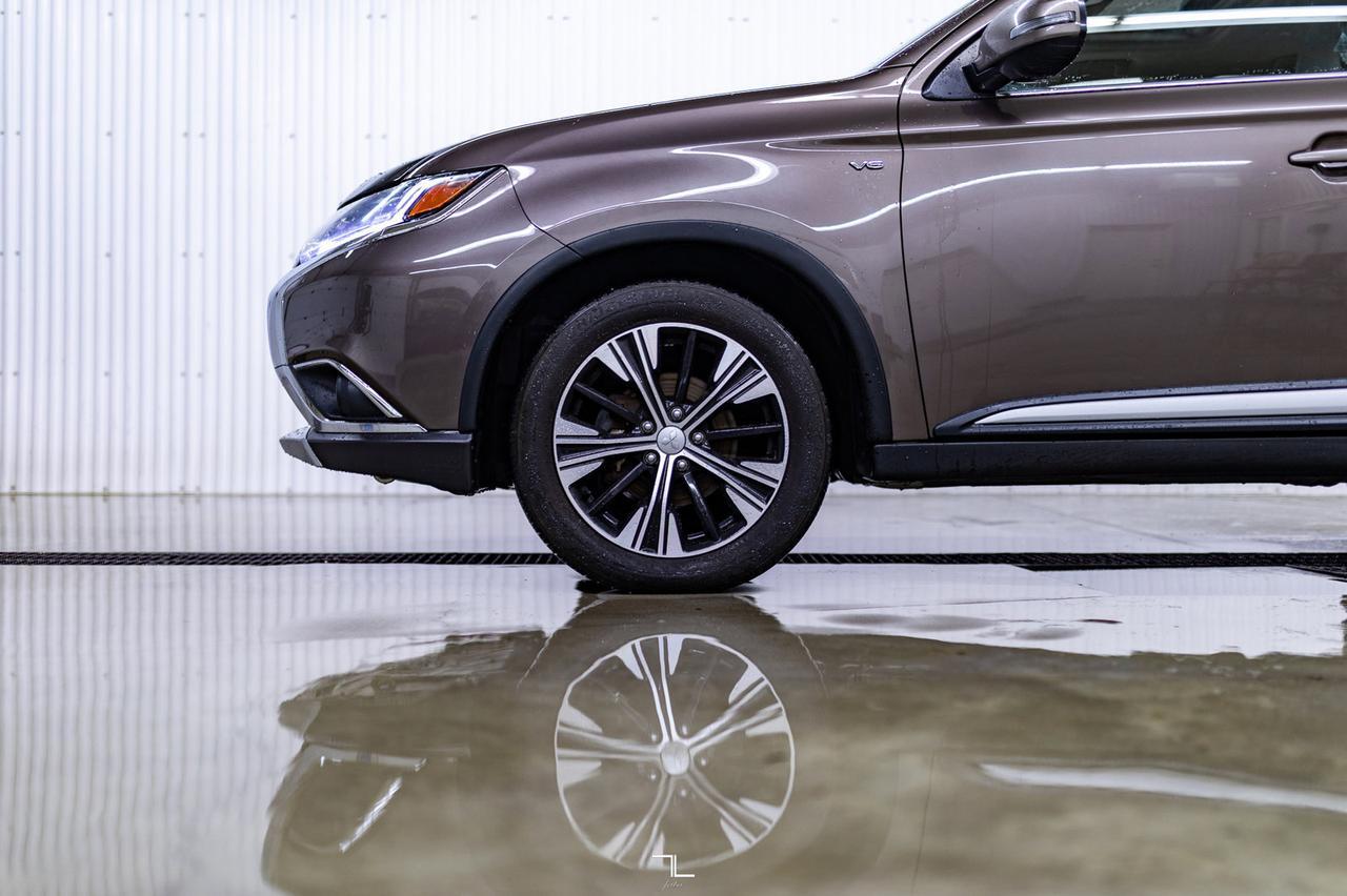 2016 Mitsubishi Outlander AWD GT Leather Roof Nav BCam Red Deer AB