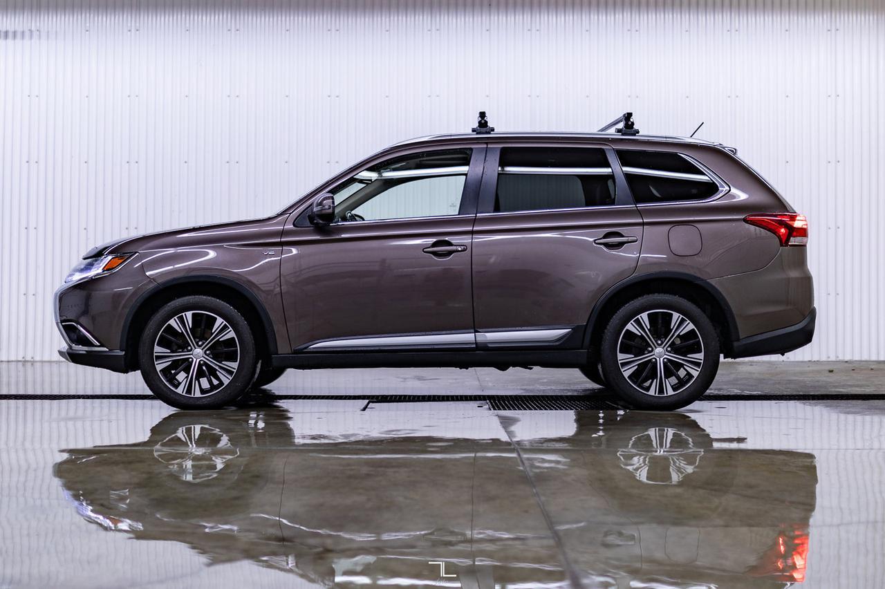 2016 Mitsubishi Outlander AWD GT Leather Roof Nav BCam Red Deer AB