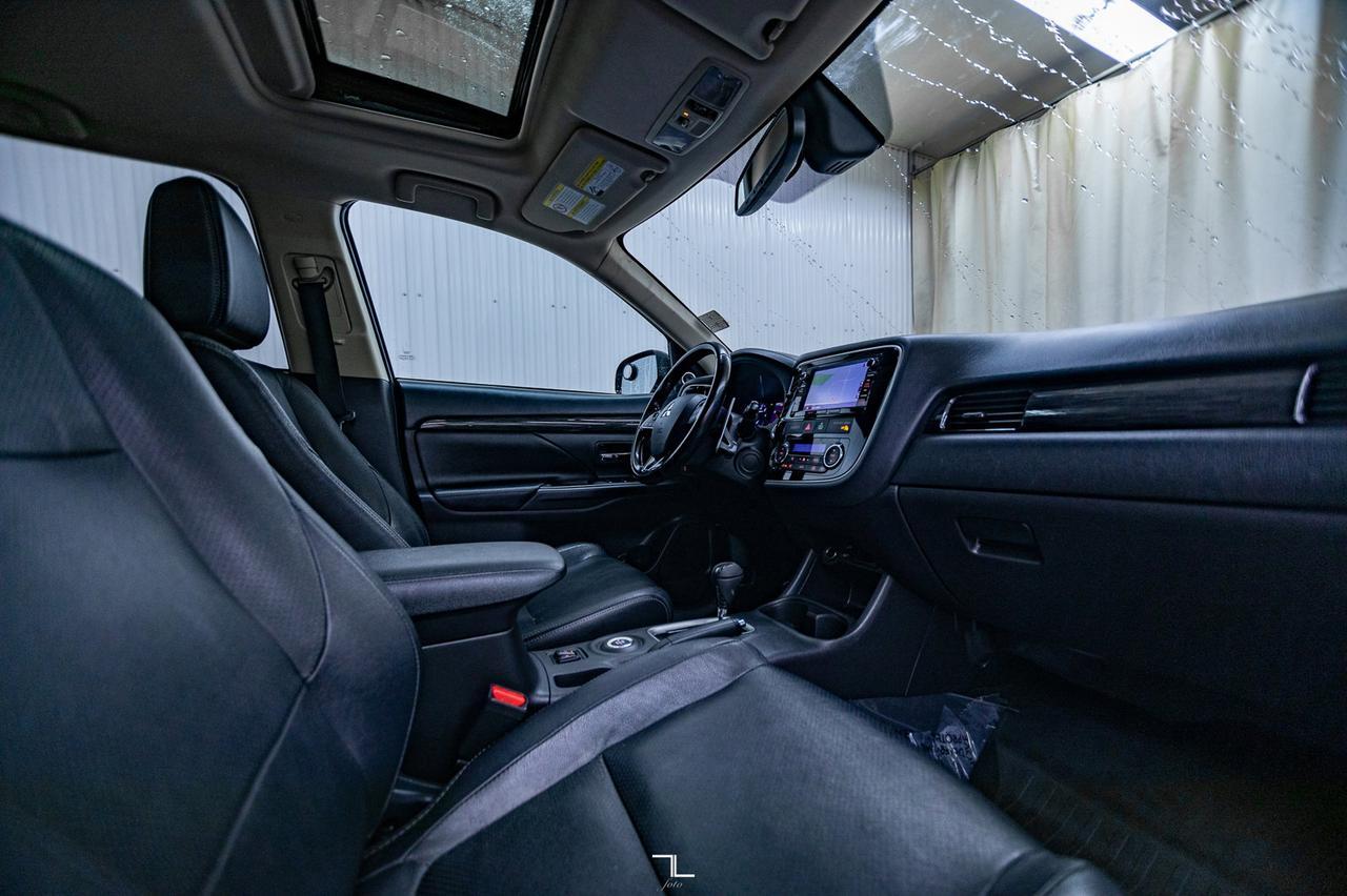 2016 Mitsubishi Outlander AWD GT Leather Roof Nav BCam Red Deer AB