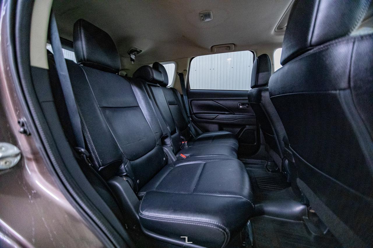 2016 Mitsubishi Outlander AWD GT Leather Roof Nav BCam Red Deer AB