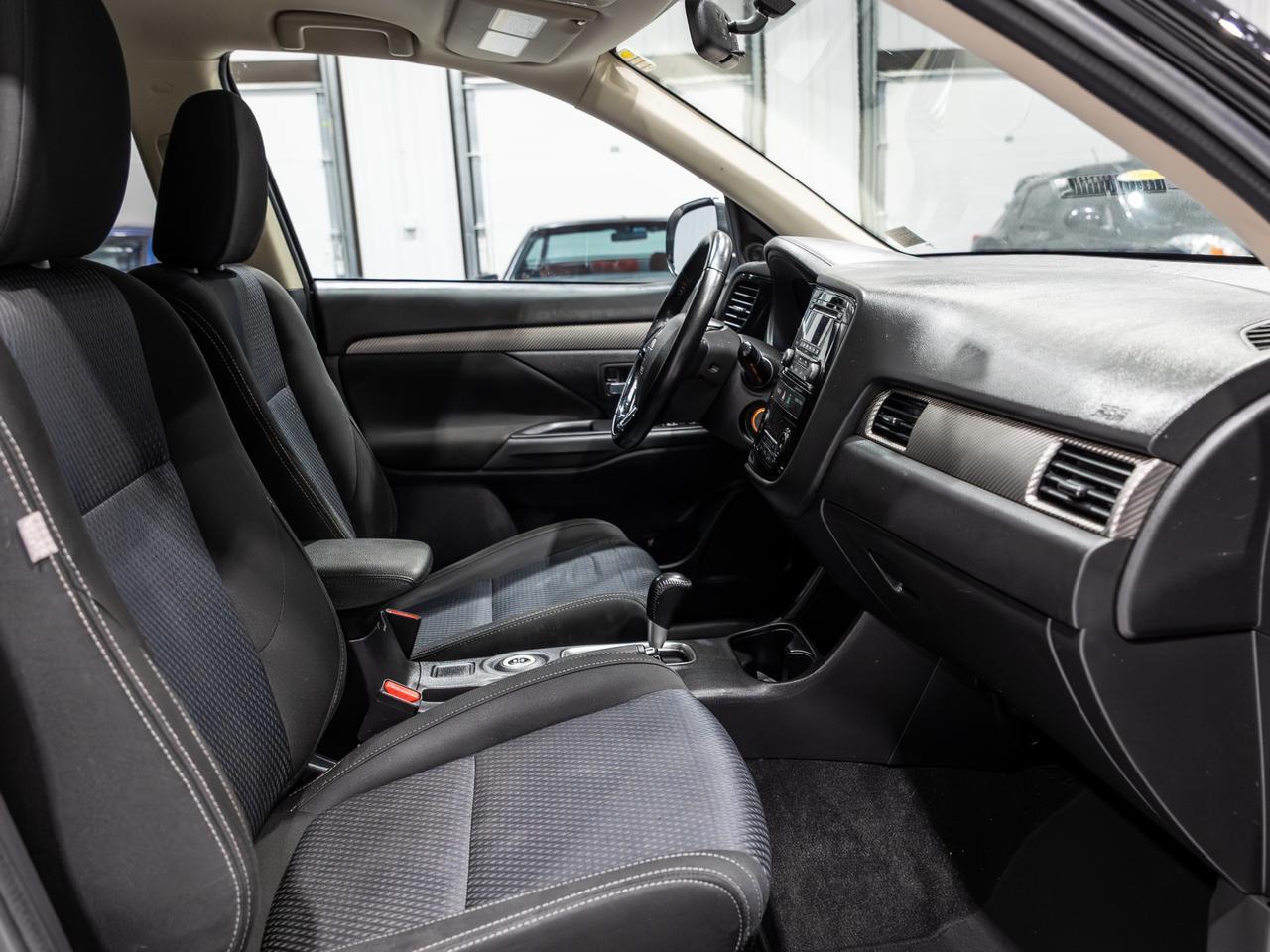 2016 Mitsubishi Outlander ES AWD 7-Passenger Cranberry PA