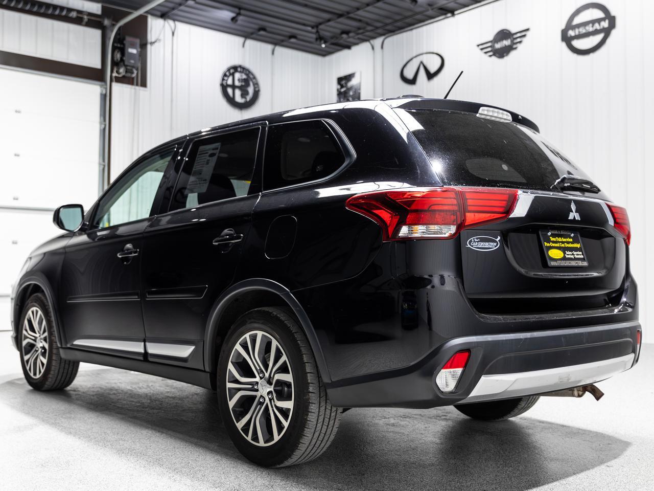 2016 Mitsubishi Outlander ES AWD 7-Passenger Cranberry PA