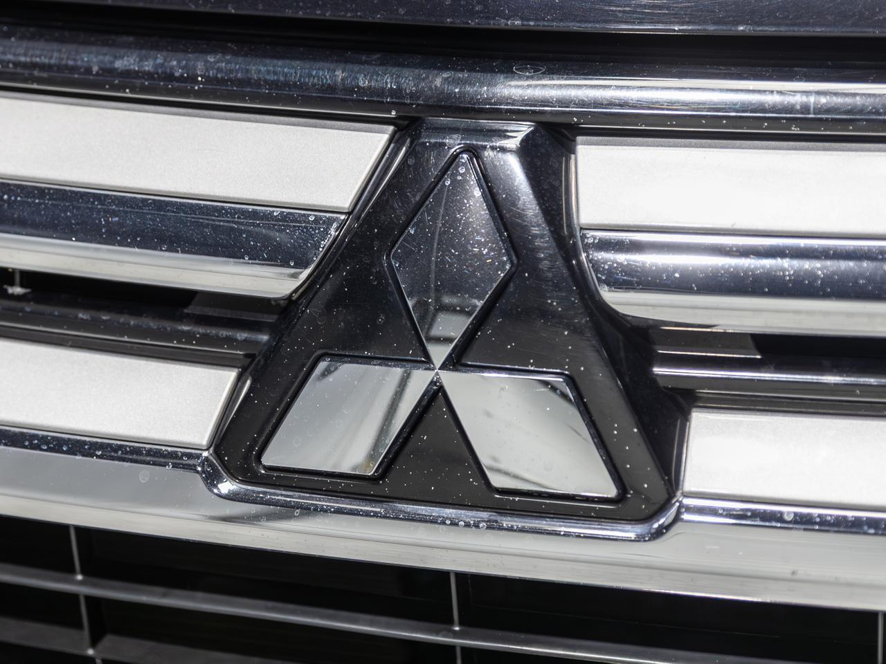 2016 Mitsubishi Outlander ES AWD 7-Passenger Cranberry PA