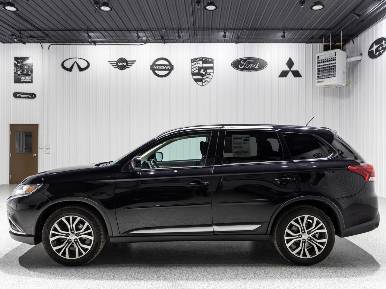 2016 Mitsubishi Outlander ES AWD 7-Passenger Cranberry PA