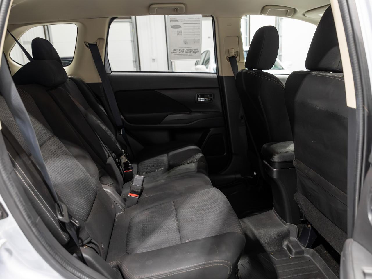 2016 Mitsubishi Outlander SE AWD 7-Passenger Cranberry PA