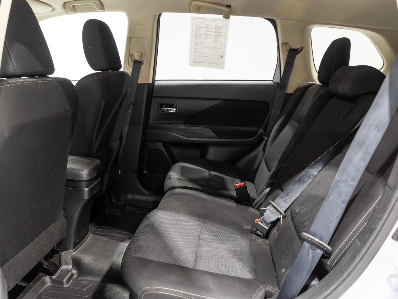 2016 Mitsubishi Outlander SE AWD 7-Passenger Cranberry PA