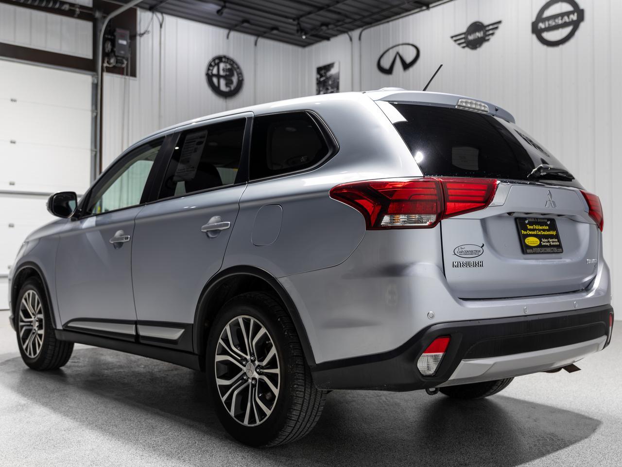 2016 Mitsubishi Outlander SE AWD 7-Passenger Cranberry PA