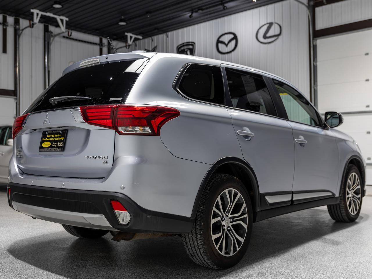 2016 Mitsubishi Outlander SE AWD 7-Passenger Cranberry PA