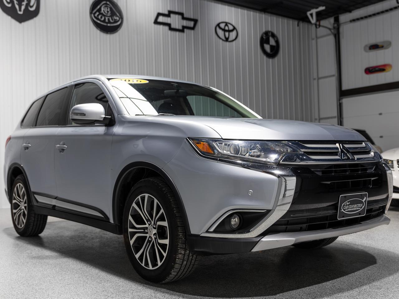 2016 Mitsubishi Outlander SE AWD 7-Passenger Cranberry PA