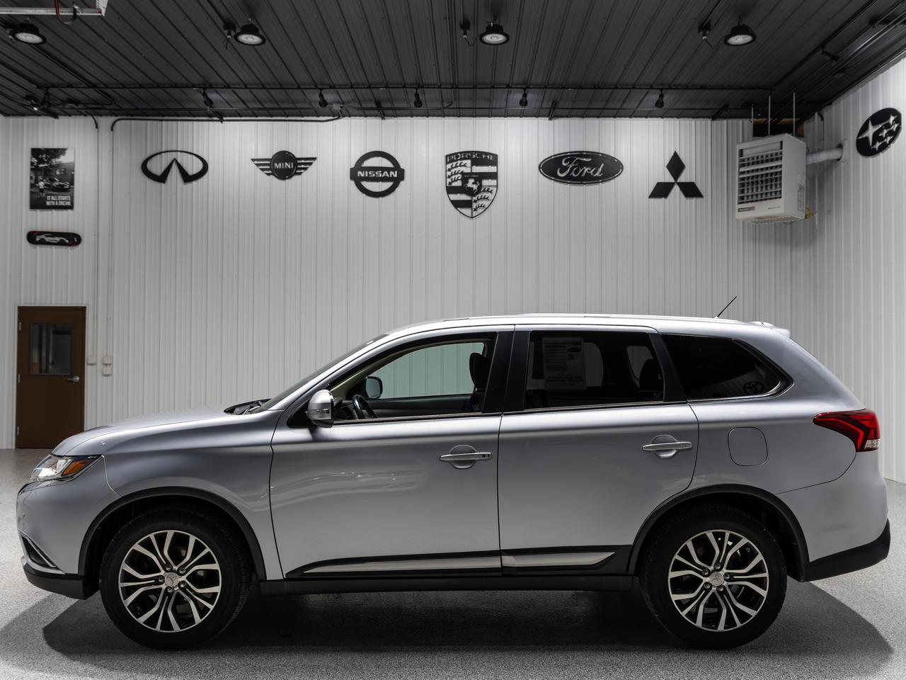 2016 Mitsubishi Outlander SE AWD 7-Passenger Cranberry PA