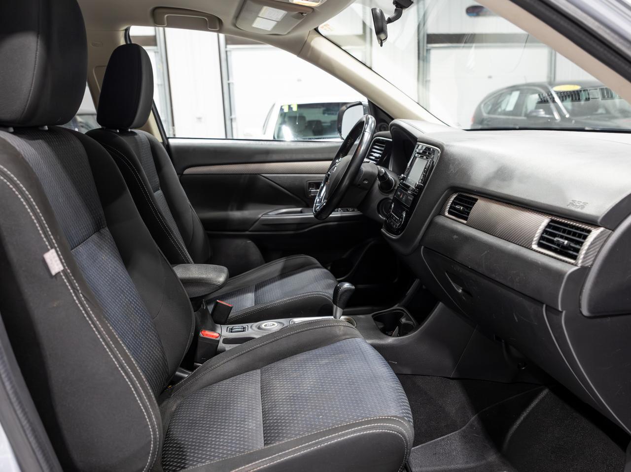 2016 Mitsubishi Outlander SE AWD 7-Passenger Cranberry PA