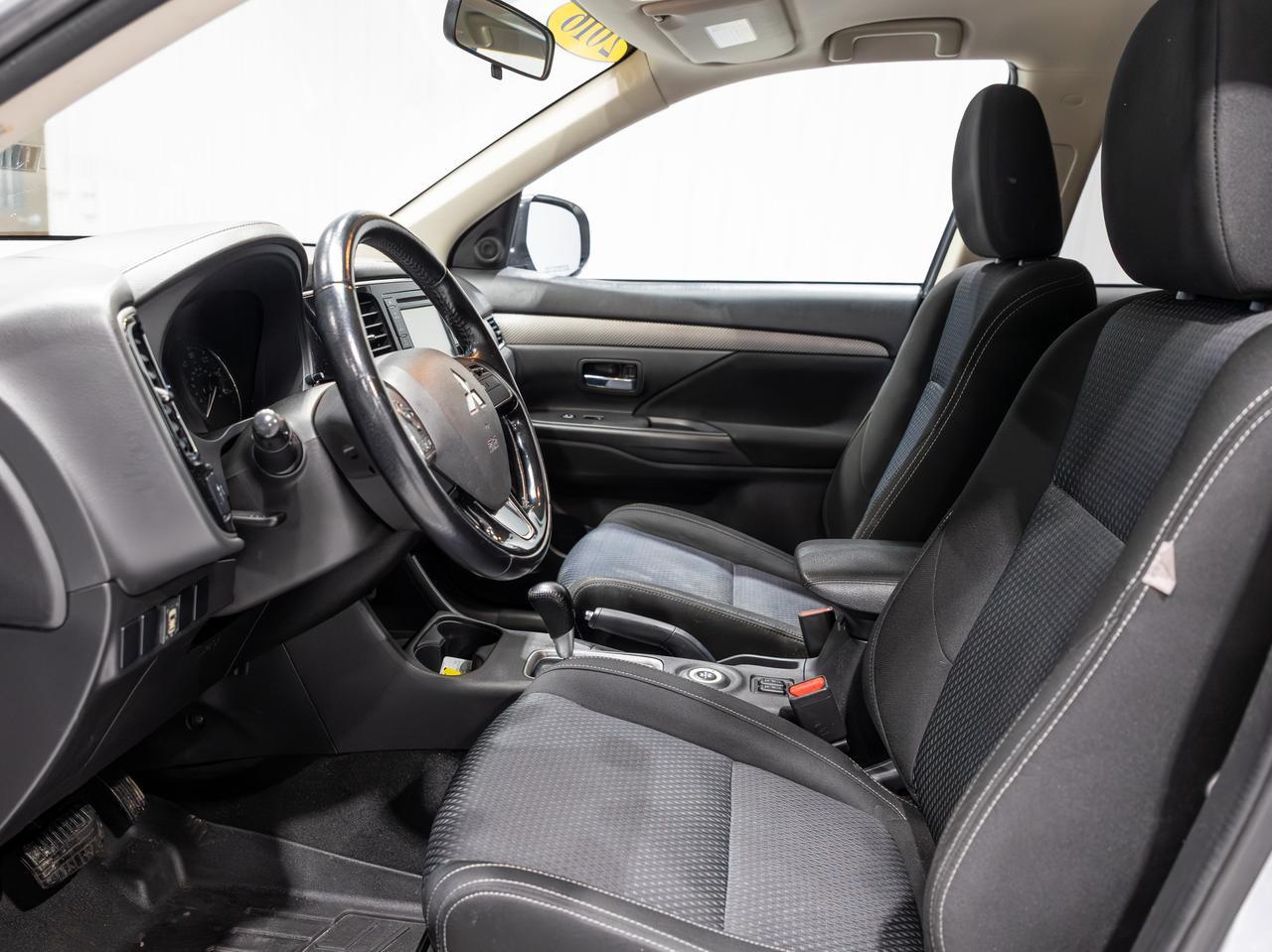 2016 Mitsubishi Outlander SE AWD 7-Passenger Cranberry PA
