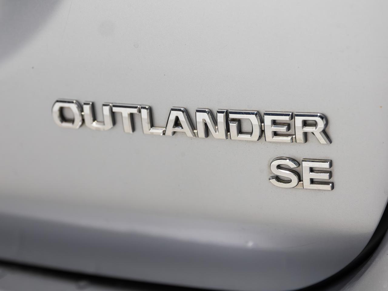 2016 Mitsubishi Outlander SE AWD 7-Passenger Cranberry PA