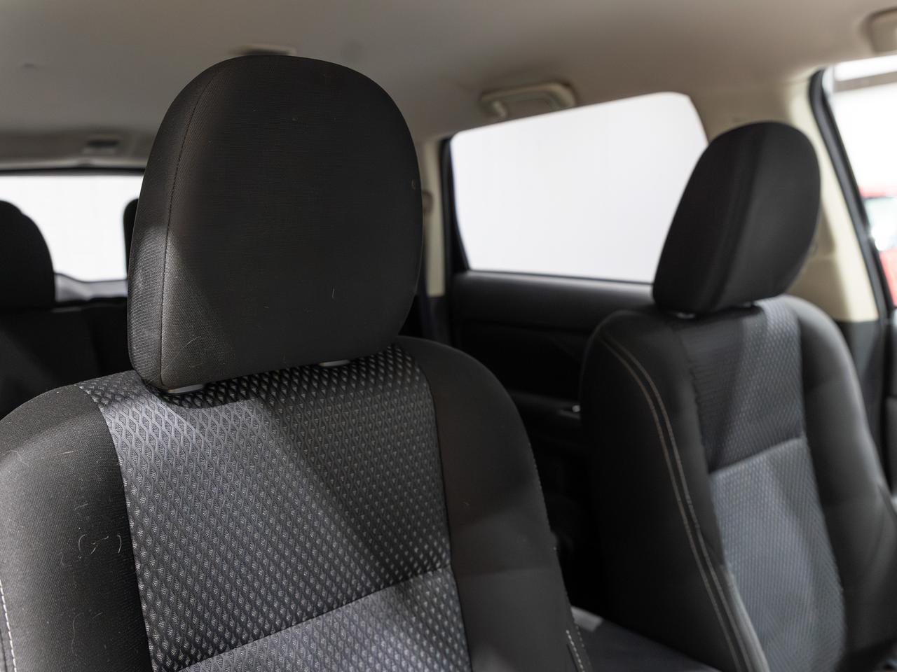 2016 Mitsubishi Outlander SE AWD 7-Passenger Cranberry PA