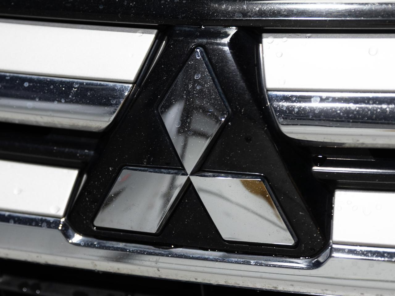 2016 Mitsubishi Outlander SE AWD 7-Passenger Cranberry PA