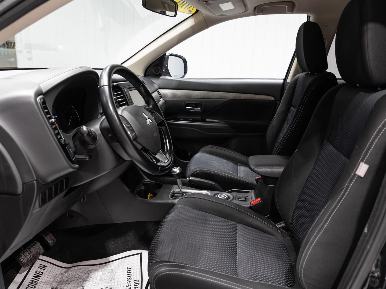 2016 Mitsubishi Outlander SE AWD 7-Passenger Cranberry PA