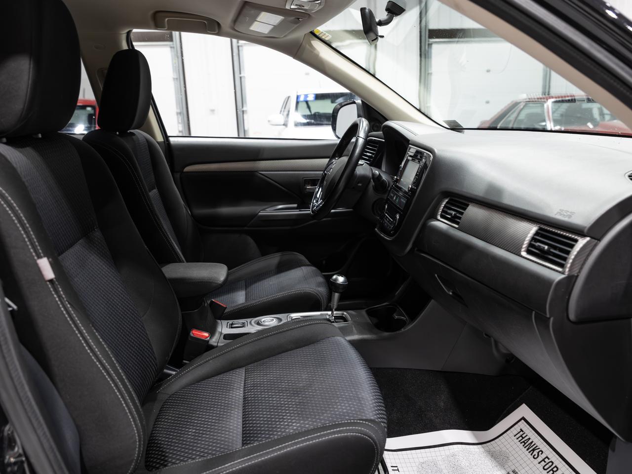 2016 Mitsubishi Outlander SE AWD 7-Passenger Cranberry PA