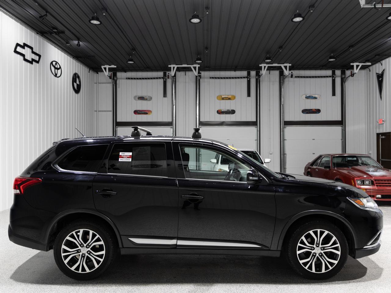 2016 Mitsubishi Outlander SE AWD 7-Passenger Cranberry PA