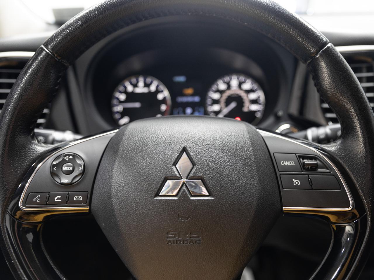 2016 Mitsubishi Outlander SE AWD 7-Passenger Cranberry PA