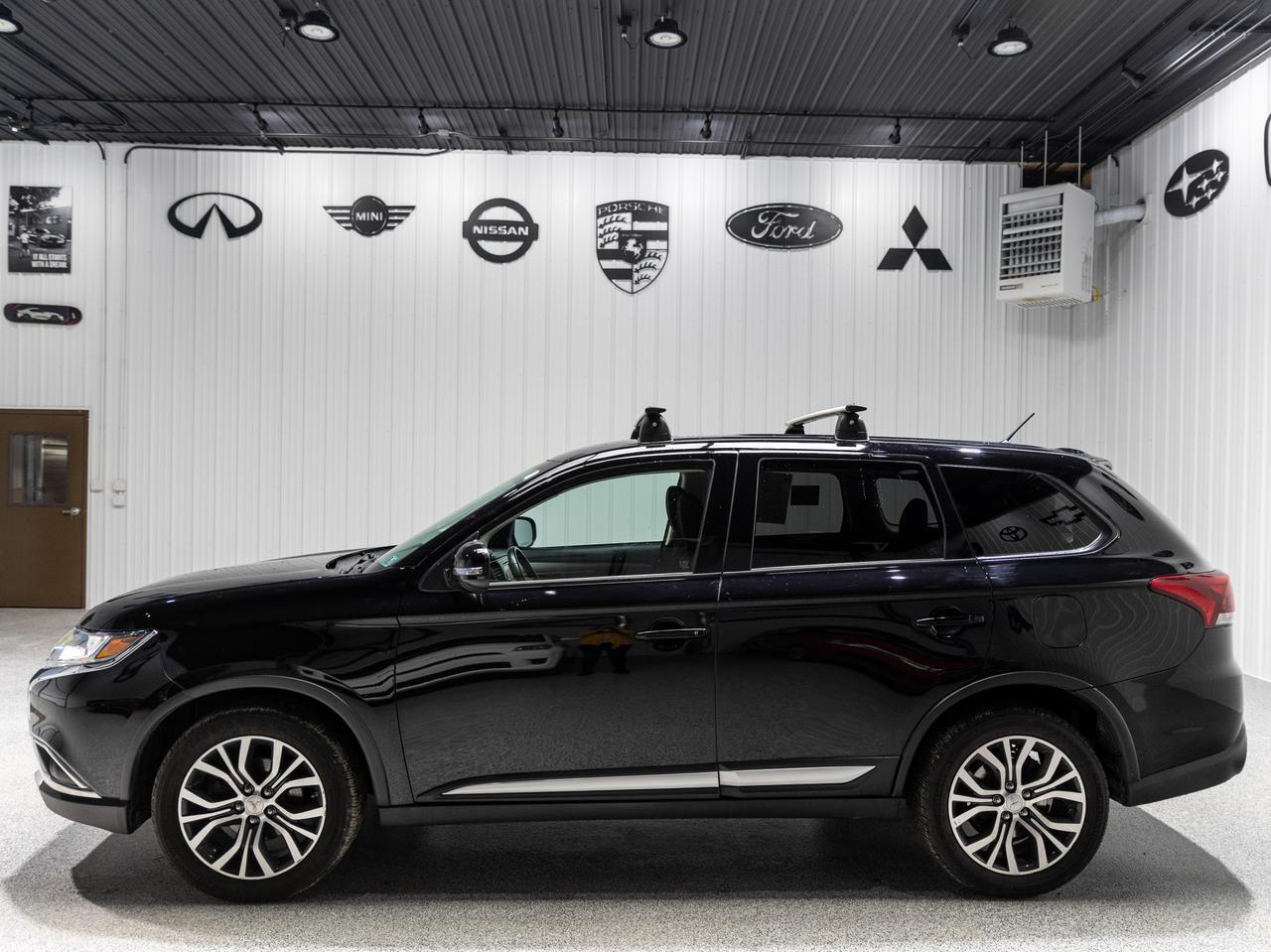 2016 Mitsubishi Outlander SE AWD 7-Passenger Cranberry PA