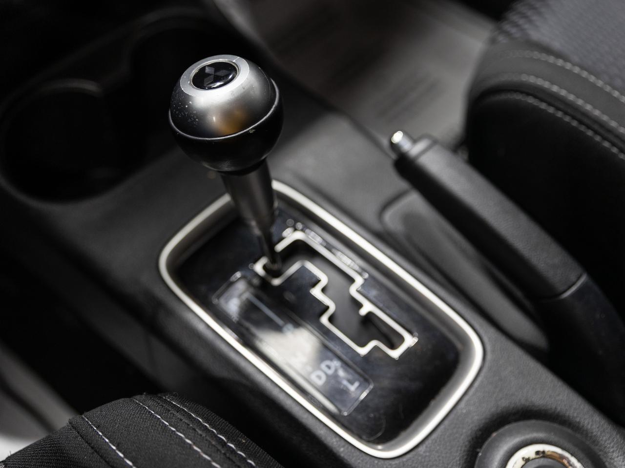 2016 Mitsubishi Outlander SE AWD 7-Passenger Cranberry PA