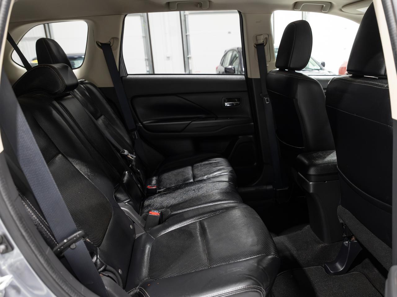 2016 Mitsubishi Outlander SEL AWD 7-Passenger Cranberry PA