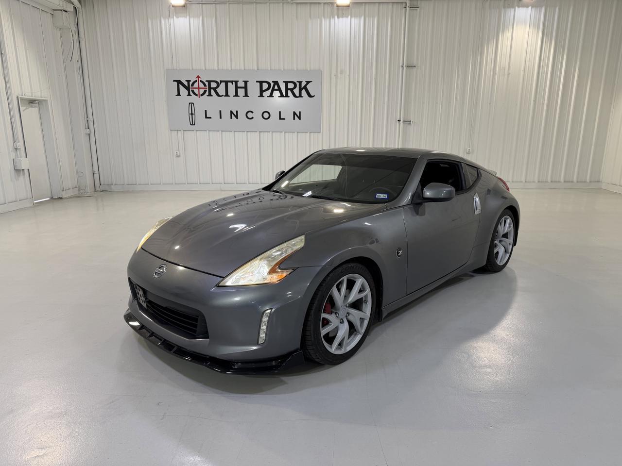 2016 Nissan 370Z Coupe Sport 6M/T's photo