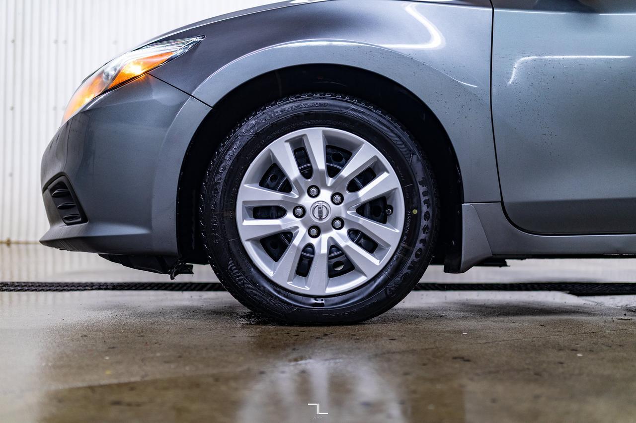 2016 Nissan Altima 2.5 S PSeat BCam Red Deer AB