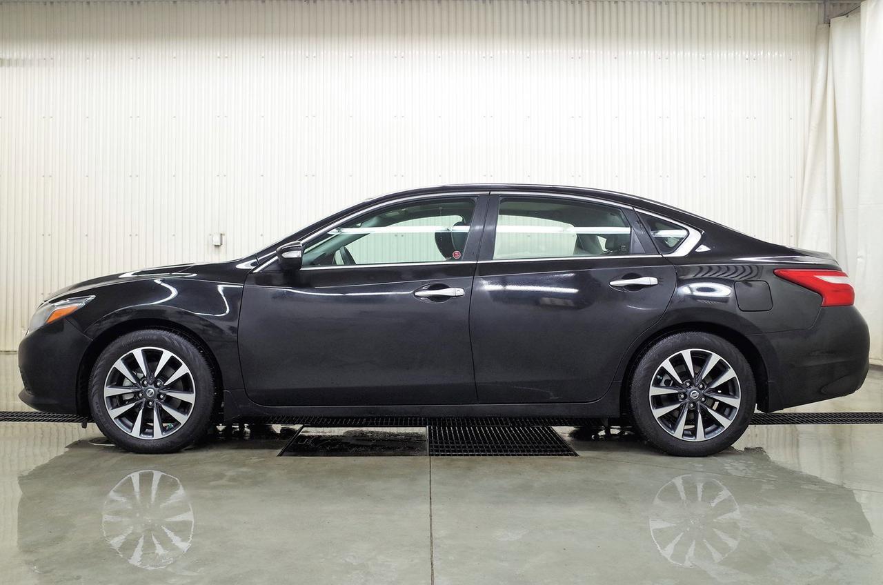 2016 Nissan Altima 2.5 SL Tech Red Deer AB