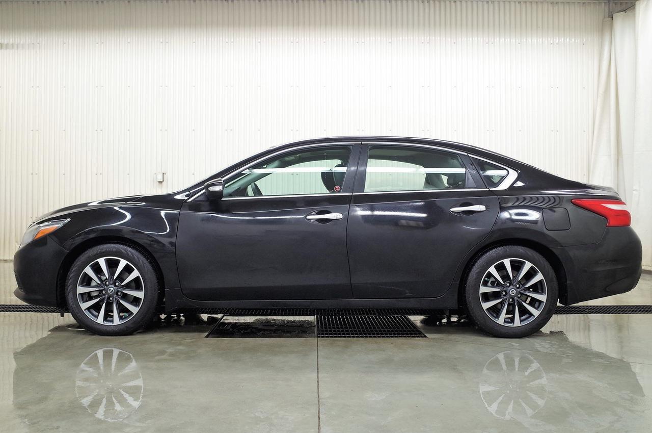 2016 Nissan Altima 2.5 SL Tech Red Deer AB